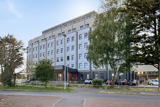 1 bed property, in Columbia House, £165,000