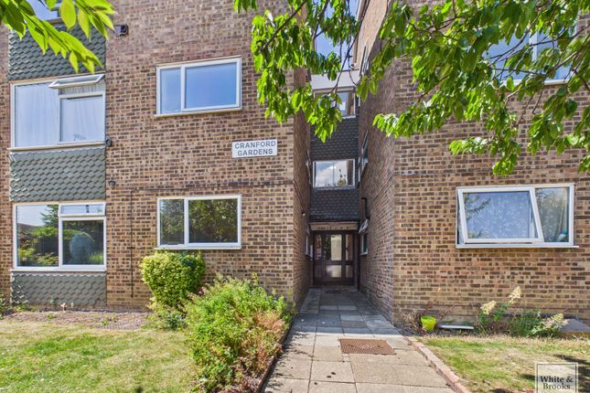 2 bed property, in Cranford Gardens, £100,000