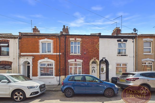 2 bed property, in Gray Street, £185,000