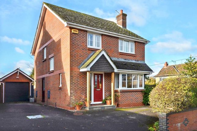 4 bed property, in Bowey, £430,000