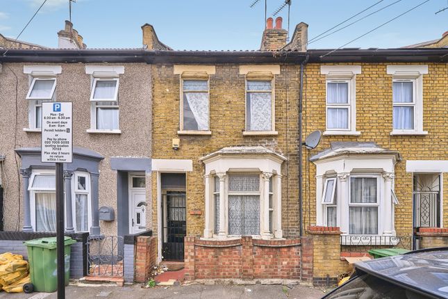 2 bed property, in Maiden Road, £400,000