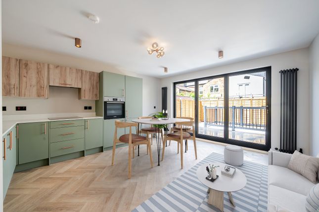 3 bed property, in Garratt Terrace, £650,000