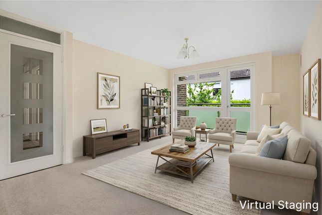 2 bed property, in The Reddings, £325,000