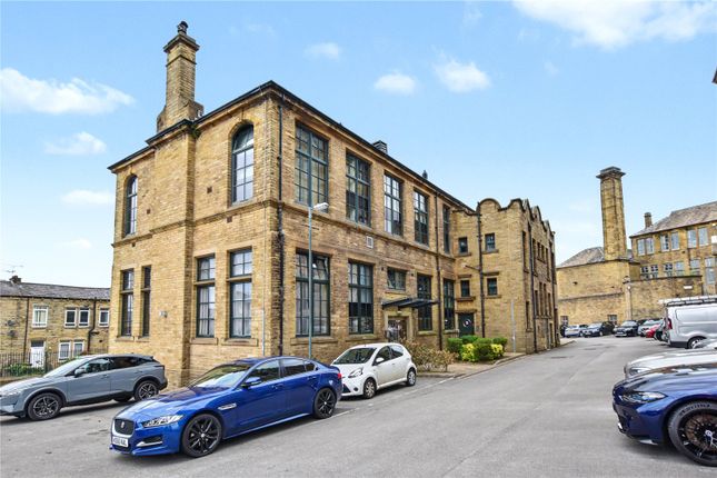 3 bed property, in Byron Studios, £34,000