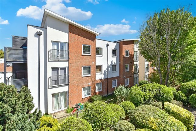 1 bed property, in Buffers Lane, £170,000