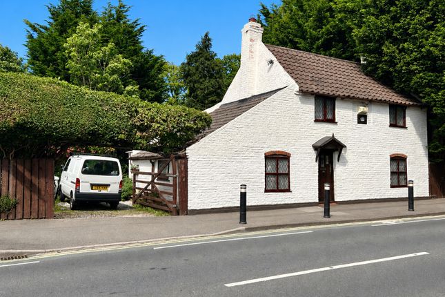 2 bed property, in Inglemire Lane, £200,000