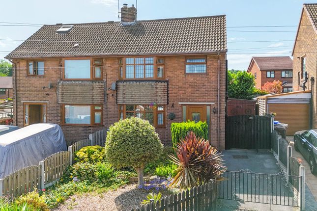 3 bed property, in Moorside Close, £230,000