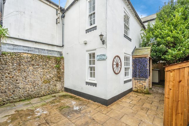 1 bed property, in Market Street, £220,000