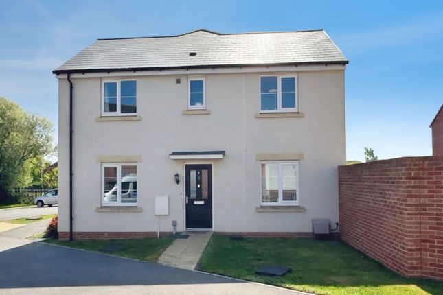 3 bed property, in Amazon Way, £300,000