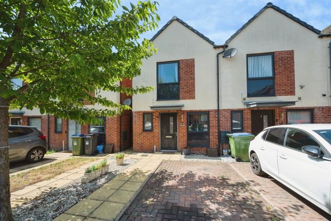 2 bed property, in Wattle Road, £220,000