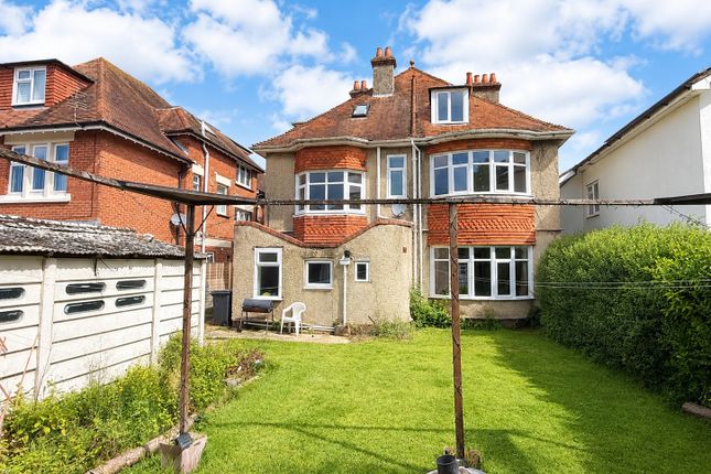 6 bed property, in Queens Park Road, £500,000