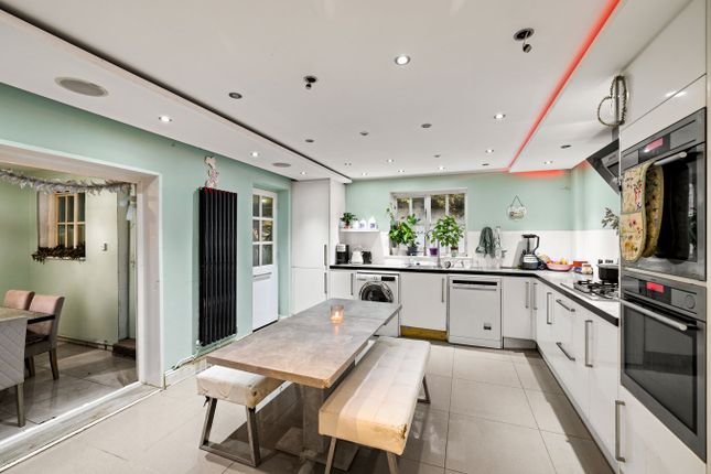 4 bed property, in Shooters Hill, £550,000