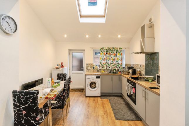 3 bed property, in Cowper Street, £180,000
