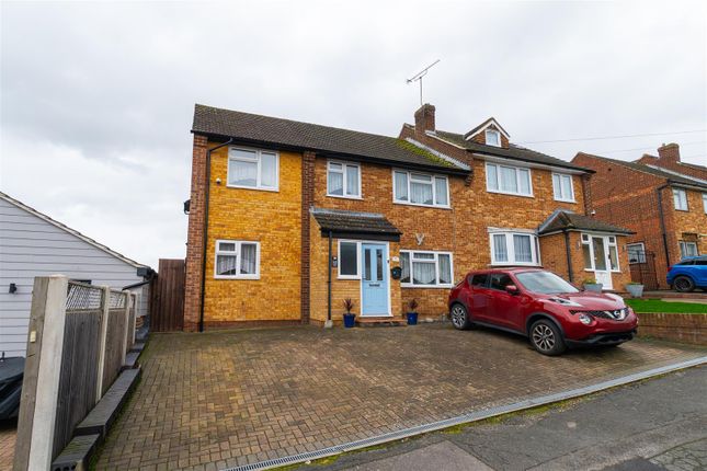 5 bed property, in Godden Road, £475,000
