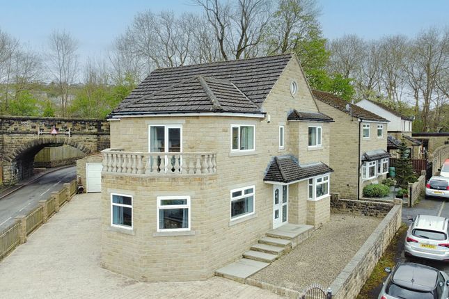 4 bed property, in Windhill Old Road, £395,000