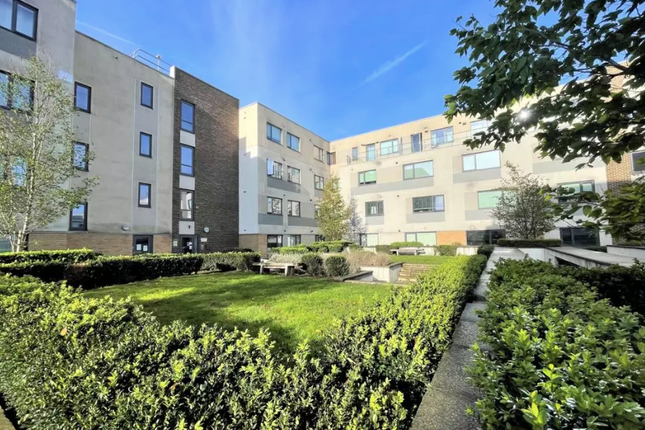 2 bed property, in Town Lane, £299,995