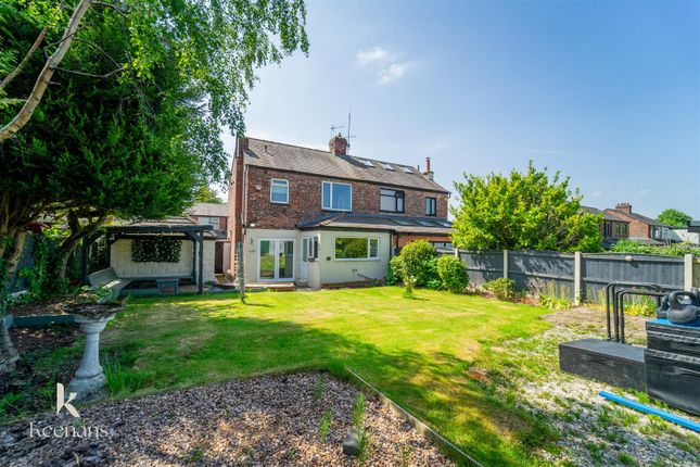 3 bed property, in Vauban Drive, £350,000