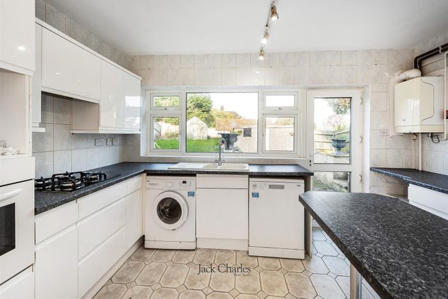 3 bed property, in Hastings Road, £350,000
