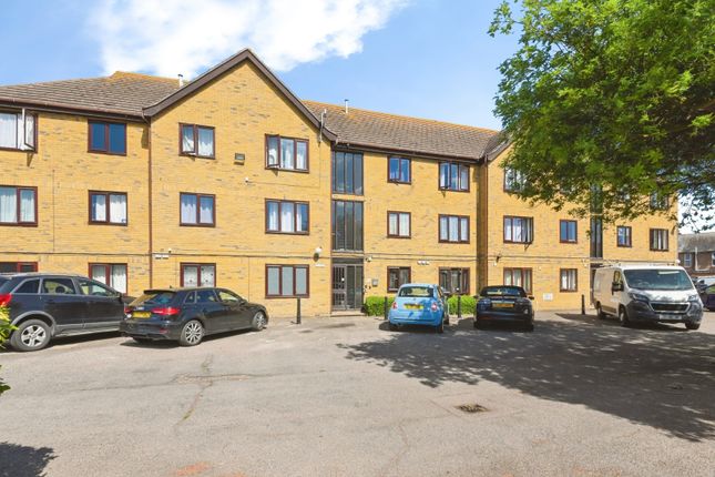 1 bed property, in Warwick Road, £85,000