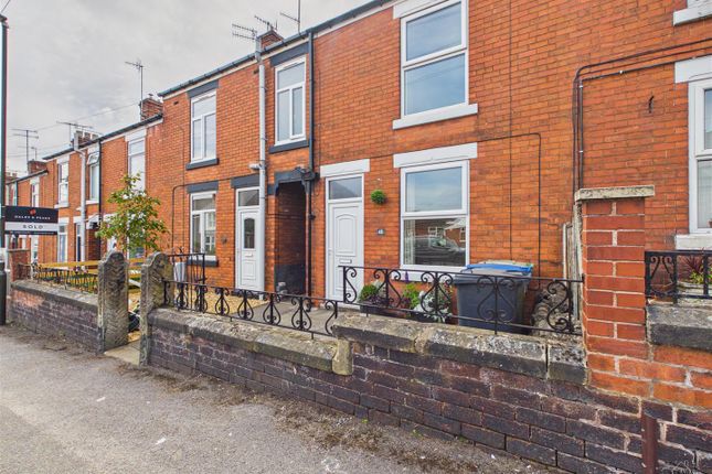 2 bed property, in Wharf Lane, £160,000