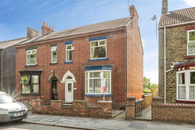 4 bed property, in Park Road, £200,000