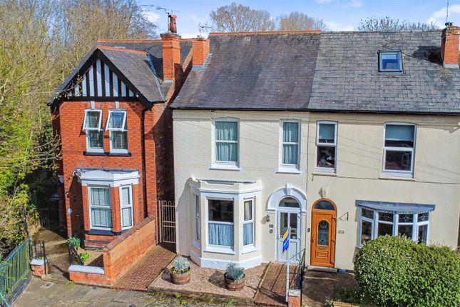 3 bed property, in Carrfield Avenue, £270,000