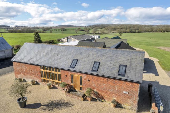 3 bed property, in Fenstead End, £565,000