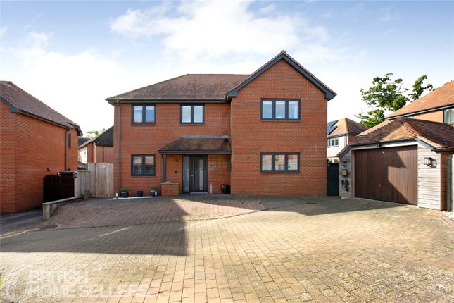 4 bed property, in Scalwell Lane, £580,000