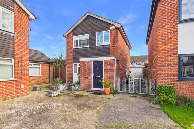 3 bed property, in Woodyard Close, £265,000