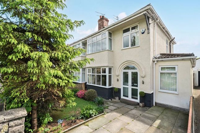 3 bed property, in Leyfield Road, £300,000