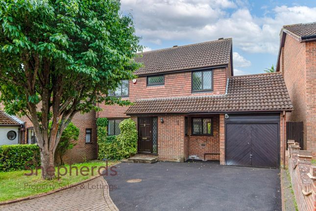 4 bed property, in Badgers Croft, £649,995