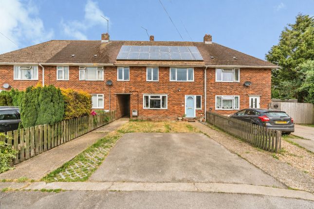 5 bed property, in Mitchells Close, £475,000