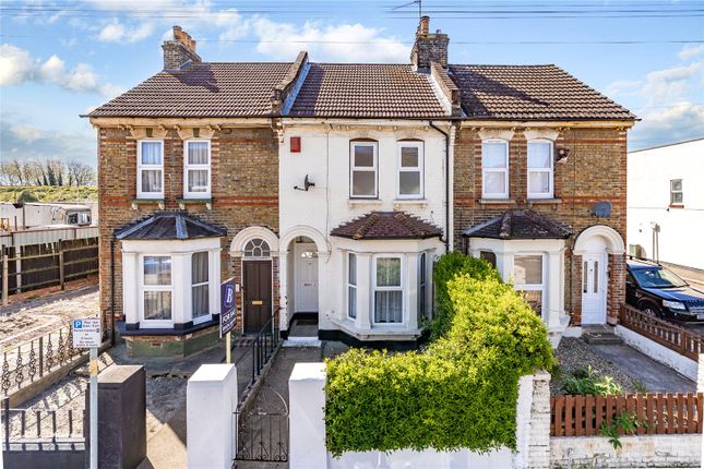 3 bed property, in Vicarage Road, £290,000