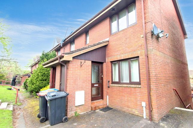 2 bed property, in Kirkpatrick Court, £95,000