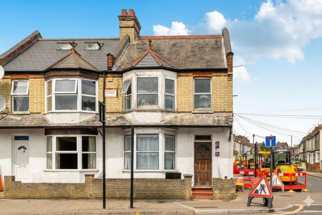 3 bed property, in Whitchurch Lane, £450,000
