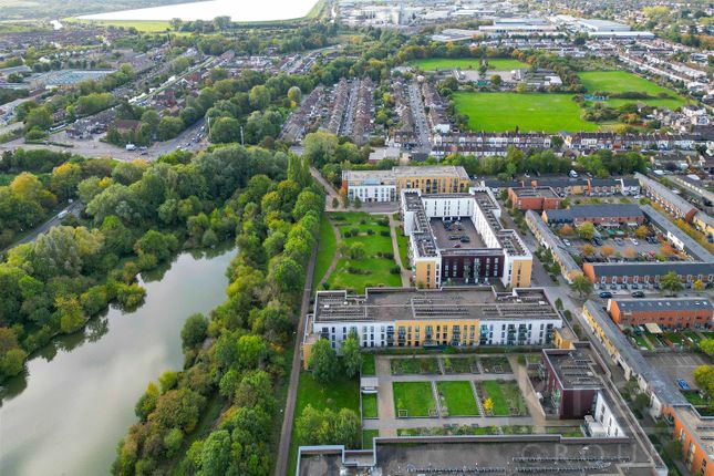1 bed property, in Faraday House, £200,000
