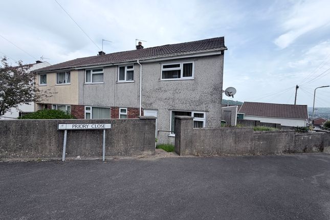5 bed property, in Priory Close, £275,000