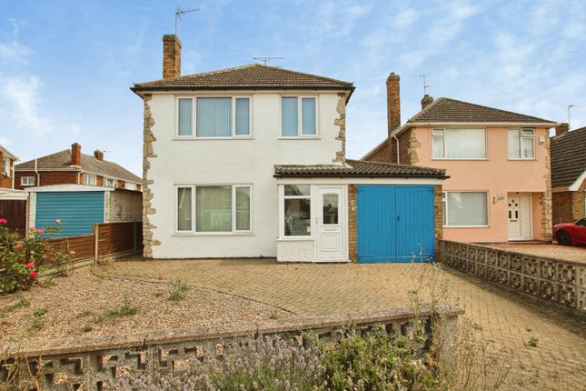 3 bed property, in Redwood Drive, £250,000