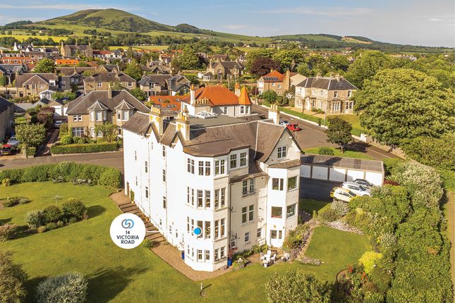 2 bed property, in 14 Victoria Road, £275,000