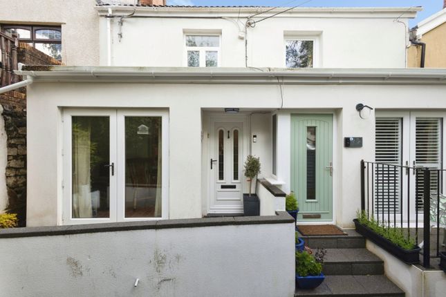 2 bed property, in Heol Gwys, £120,000