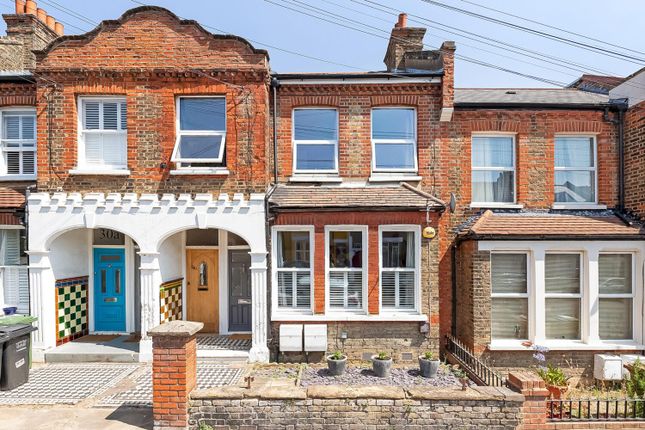 1 bed property, in Hazeldon Road, £475,000