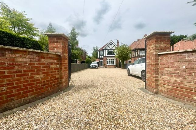 3 bed property, in Scartho Road, £325,000