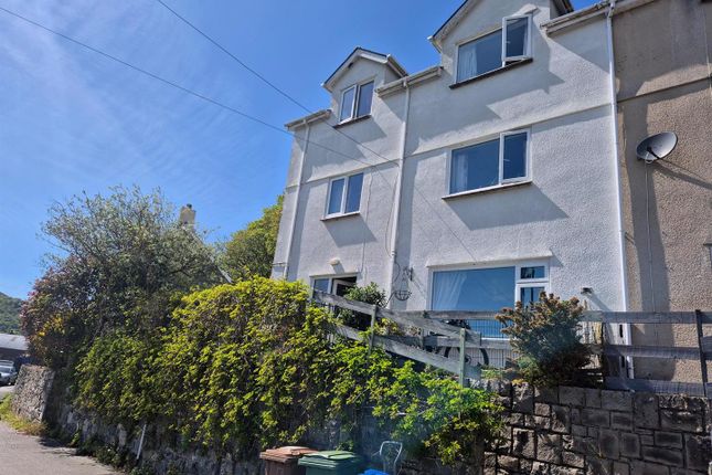 4 bed property, in Lleifior, £250,000