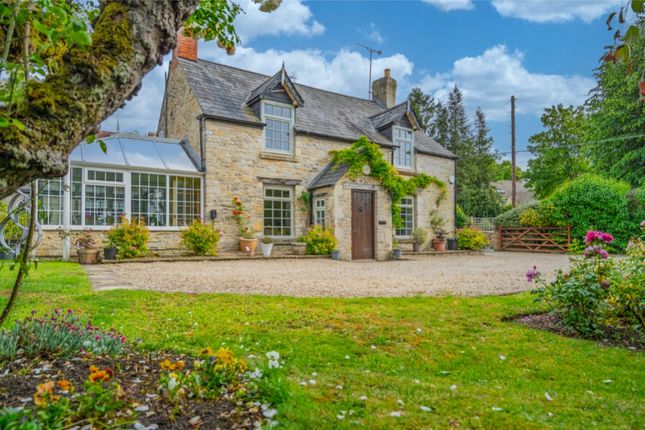 4 bed property, in Meadow View, £800,000