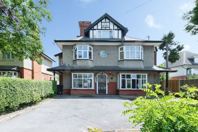 2 bed property, in Ascham Road, £230,000
