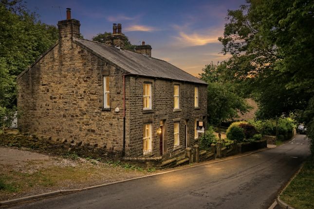 2 bed property, in Whitehough, £250,000