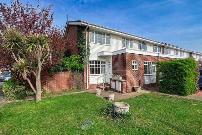 4 bed property, in Fleetside, £625,000