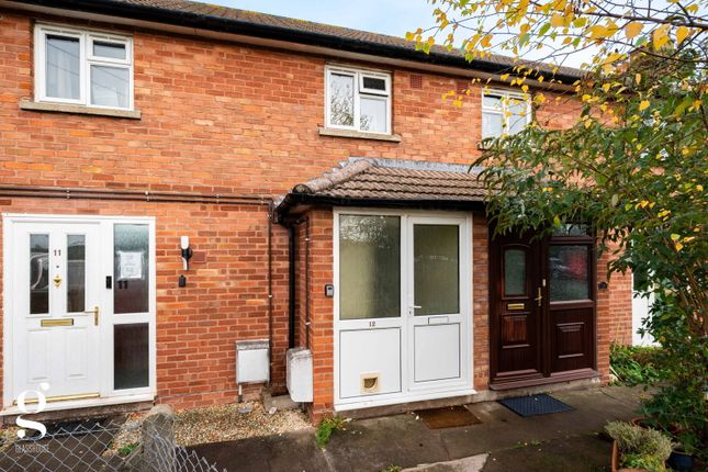 2 bed property, in Roman Way, £160,000