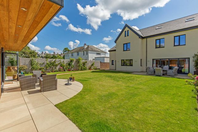 10 bed property, in Braehead Road, £1,400,000