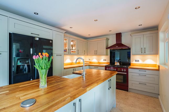 4 bed property, in Cuckoo Drive, £400,000